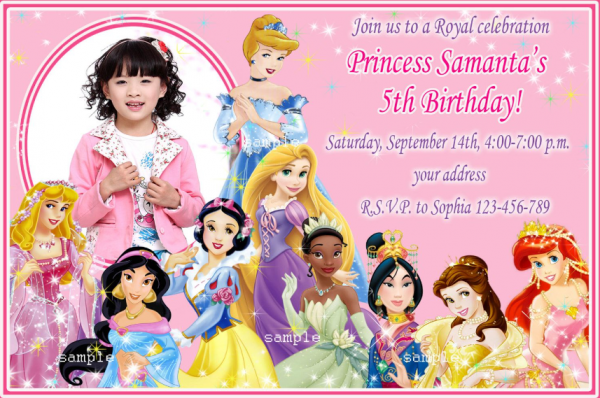 Desain undangan dengan motif prinses Disney